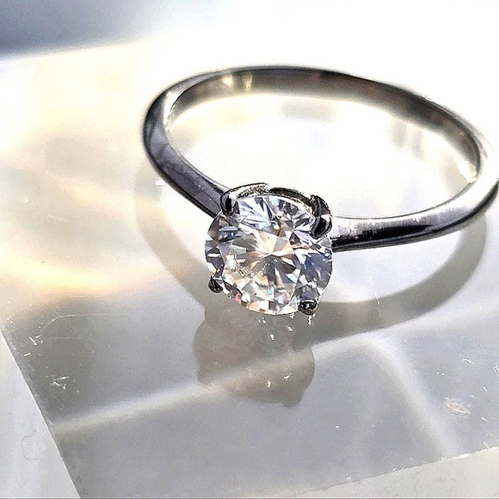 925 Sterling Silver Ring Sz 7 with Moissanite Gemstone 6mm - Picture 10 of 10